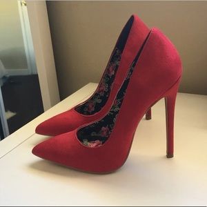 Shoe Republic LA Red Pumps Pointed Toe